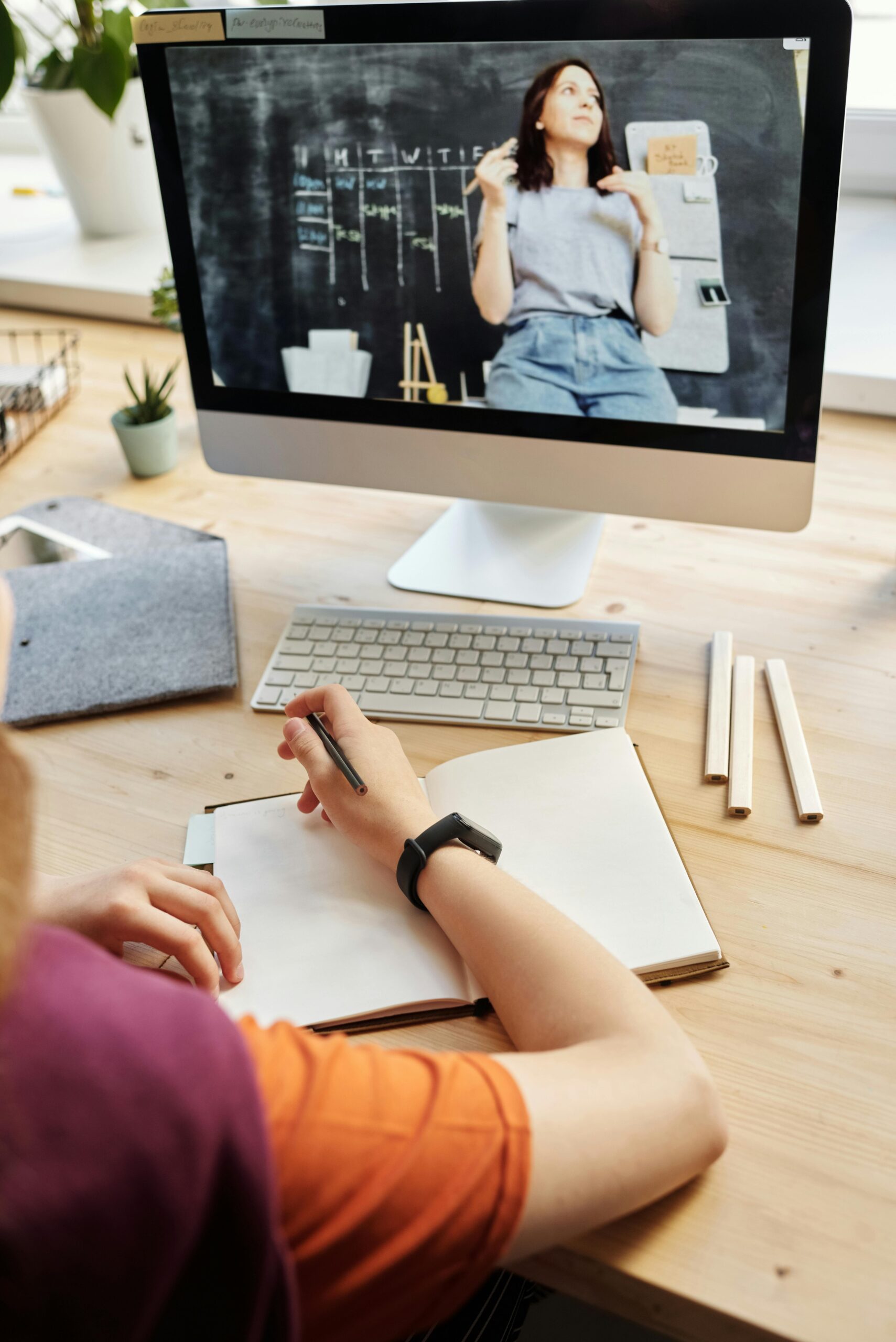 How to Use Online Courses to Supplement Your Homeschool Curriculum